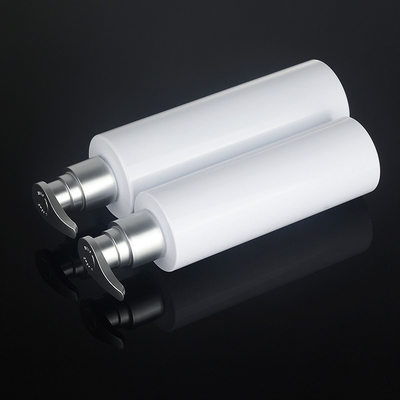 Της PET άσπρο στρογγυλό ντους πηκτωμάτων 200ml 500ml ασημένιο συσκευάζοντας μπουκάλι Skincare αντλιών σαμπουάν τοπ εδαφοβελτιωτικών ορών πλαστικό