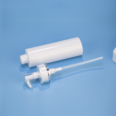 Hdpe πηκτωμάτων ντους εδαφοβελτιωτικών πολυτέλειας 250ml 500ml άσπρο στρογγυλό κενό πλαστικό συσκευάζοντας χρυσό μπουκάλι σαμπουάν